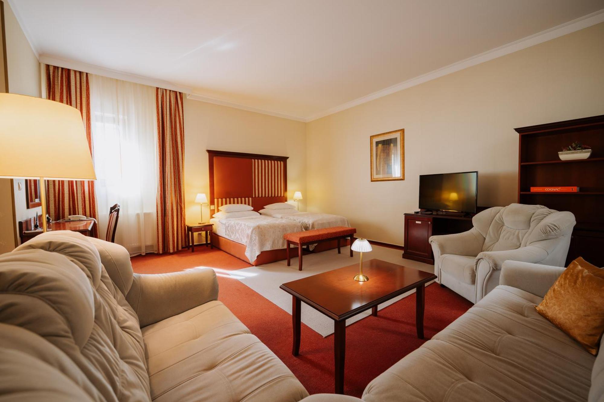 Boutique Maraton 4*