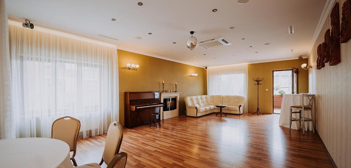 Boutique Maraton 4*